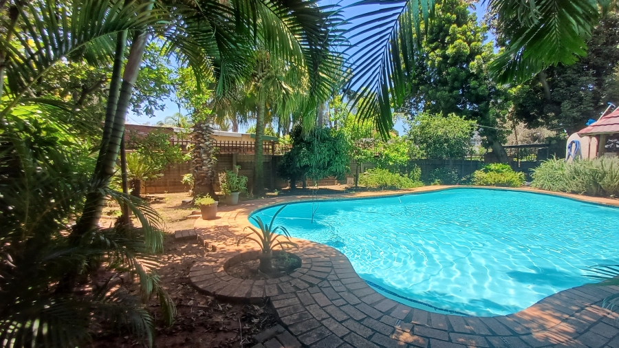 5 Bedroom Property for Sale in Dorandia Gauteng