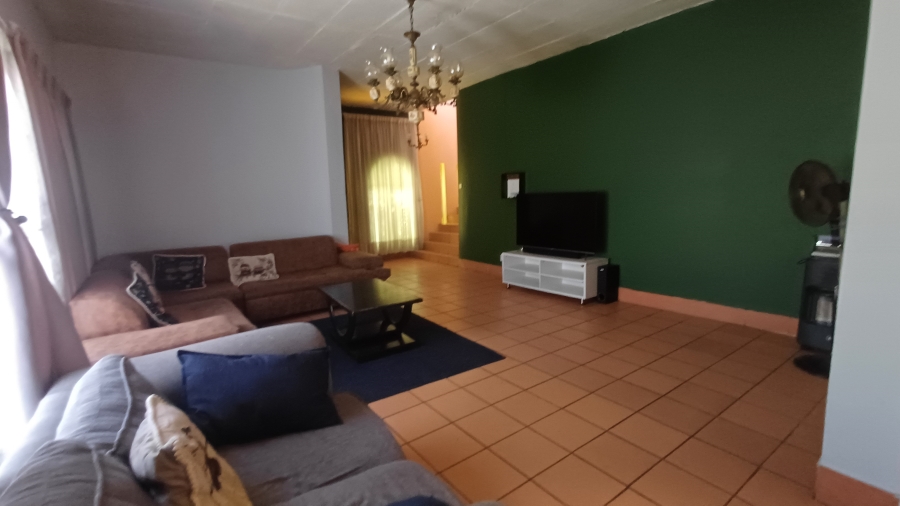 5 Bedroom Property for Sale in Dorandia Gauteng