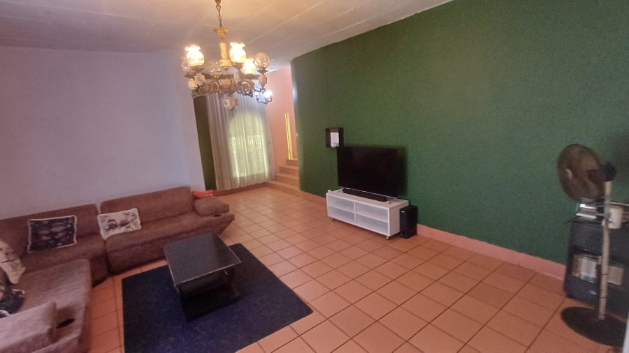 5 Bedroom Property for Sale in Dorandia Gauteng