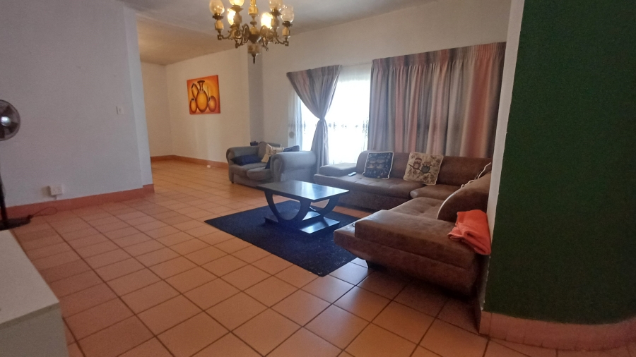5 Bedroom Property for Sale in Dorandia Gauteng