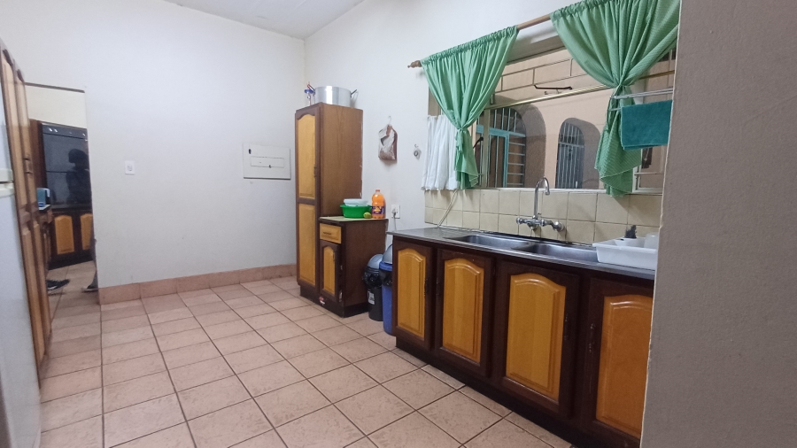 5 Bedroom Property for Sale in Dorandia Gauteng