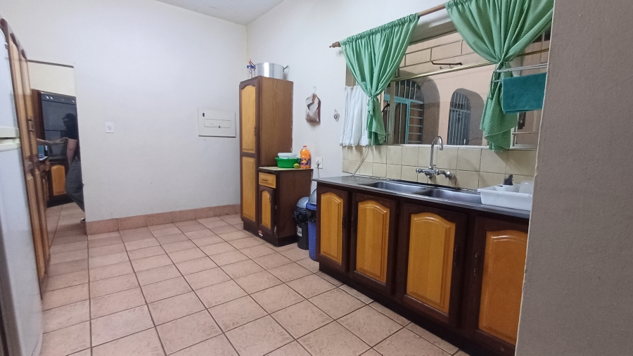 5 Bedroom Property for Sale in Dorandia Gauteng