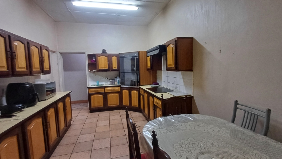 5 Bedroom Property for Sale in Dorandia Gauteng