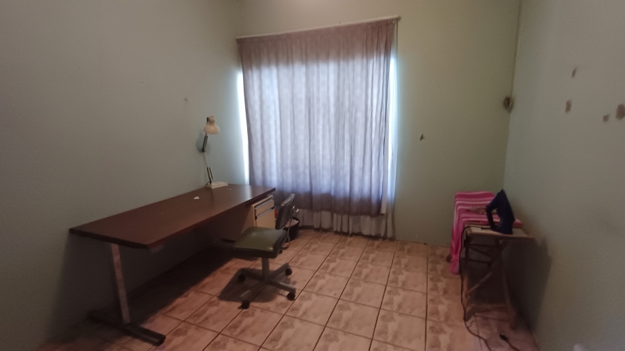 5 Bedroom Property for Sale in Dorandia Gauteng
