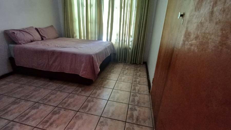 5 Bedroom Property for Sale in Dorandia Gauteng