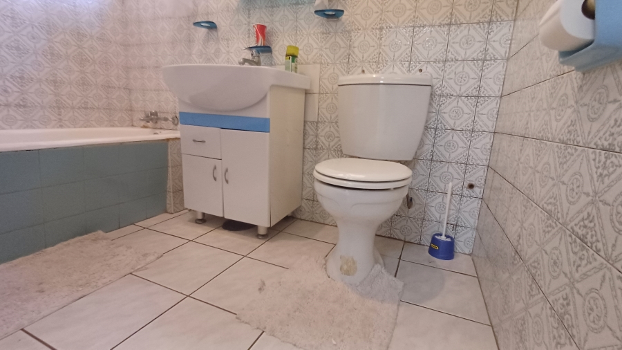 5 Bedroom Property for Sale in Dorandia Gauteng