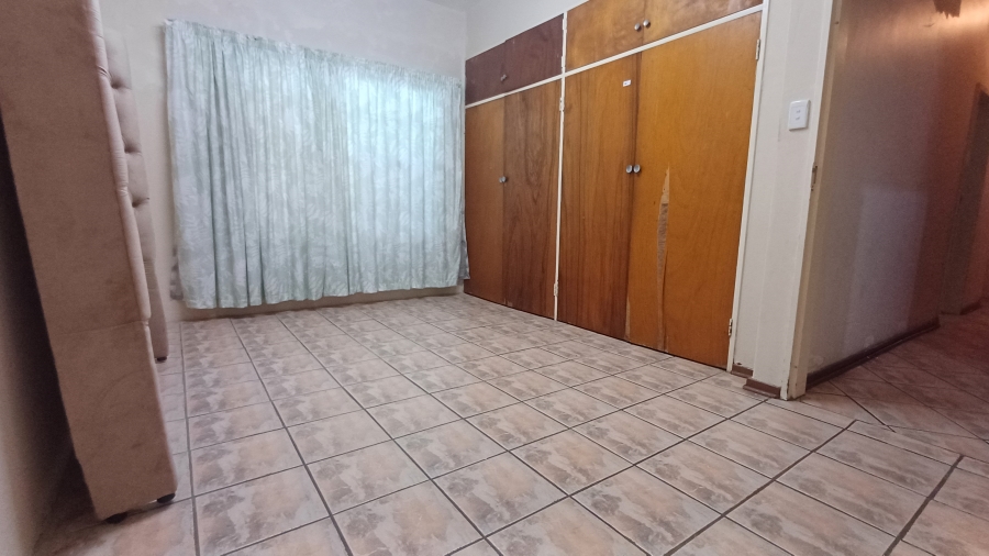 5 Bedroom Property for Sale in Dorandia Gauteng