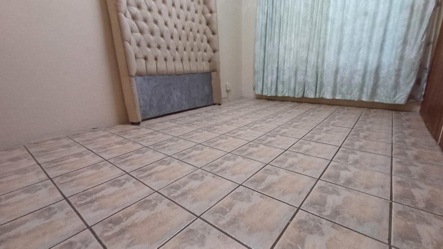 5 Bedroom Property for Sale in Dorandia Gauteng