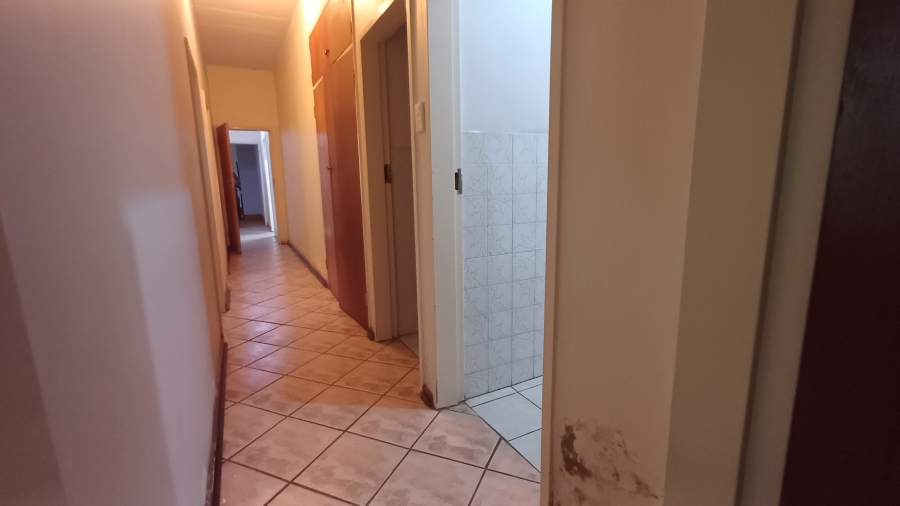 5 Bedroom Property for Sale in Dorandia Gauteng