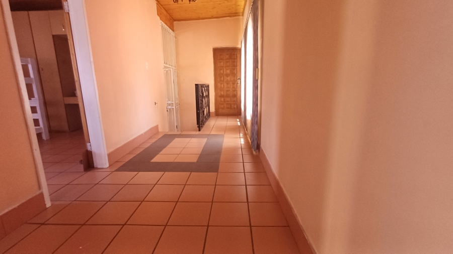 5 Bedroom Property for Sale in Dorandia Gauteng