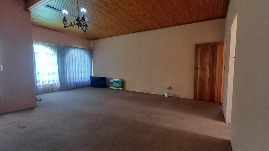 5 Bedroom Property for Sale in Dorandia Gauteng