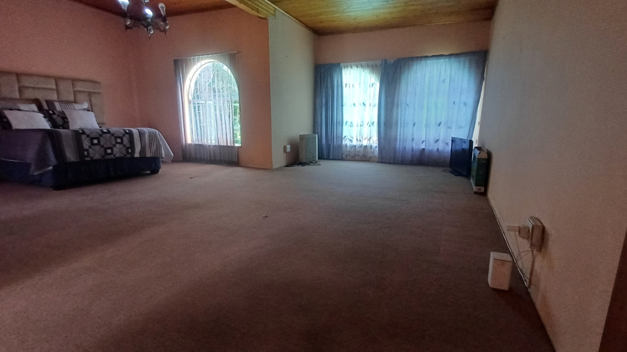 5 Bedroom Property for Sale in Dorandia Gauteng