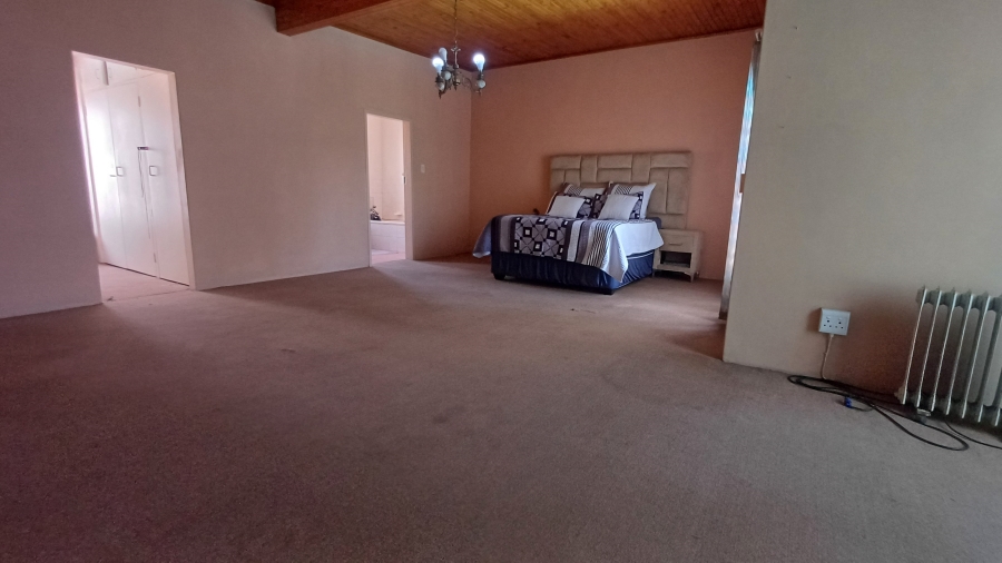 5 Bedroom Property for Sale in Dorandia Gauteng