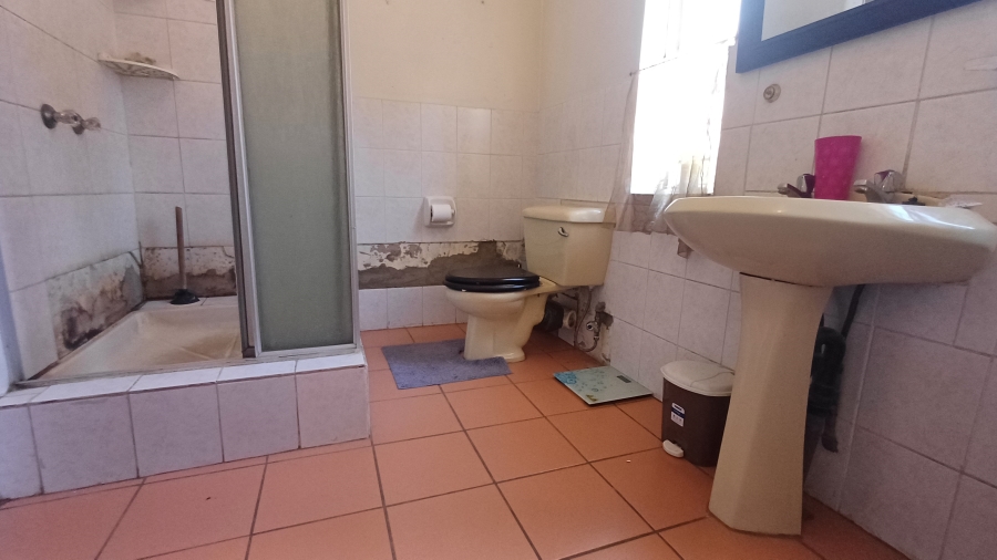 5 Bedroom Property for Sale in Dorandia Gauteng