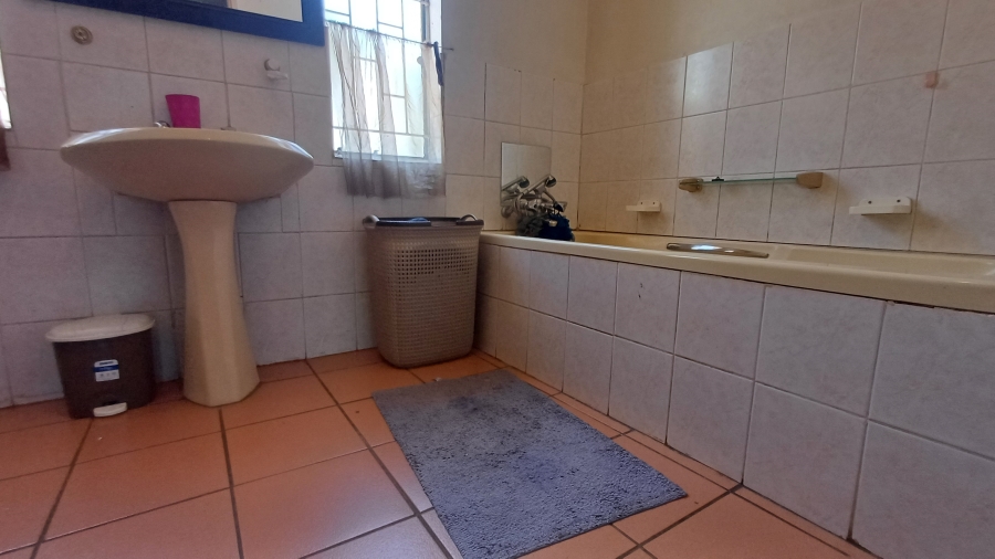 5 Bedroom Property for Sale in Dorandia Gauteng