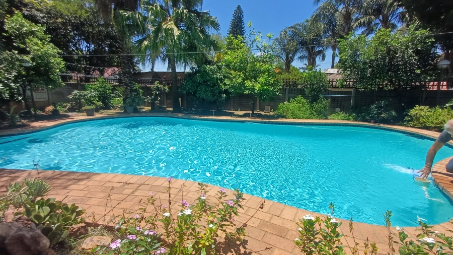 5 Bedroom Property for Sale in Dorandia Gauteng