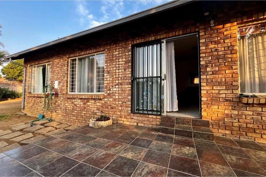 3 Bedroom Property for Sale in Erasmuskloof Gauteng