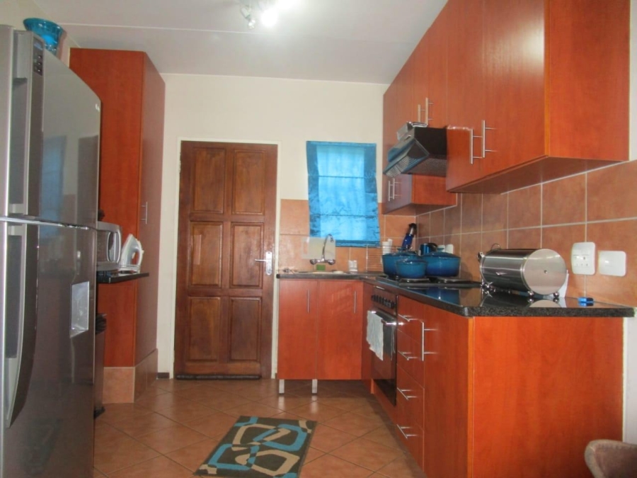 2 Bedroom Property for Sale in Albertsdal Gauteng