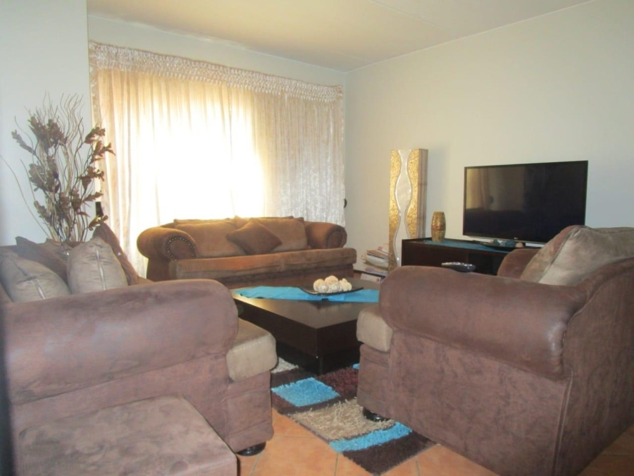 2 Bedroom Property for Sale in Albertsdal Gauteng