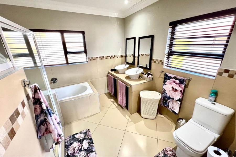4 Bedroom Property for Sale in Eldo Meadows Gauteng