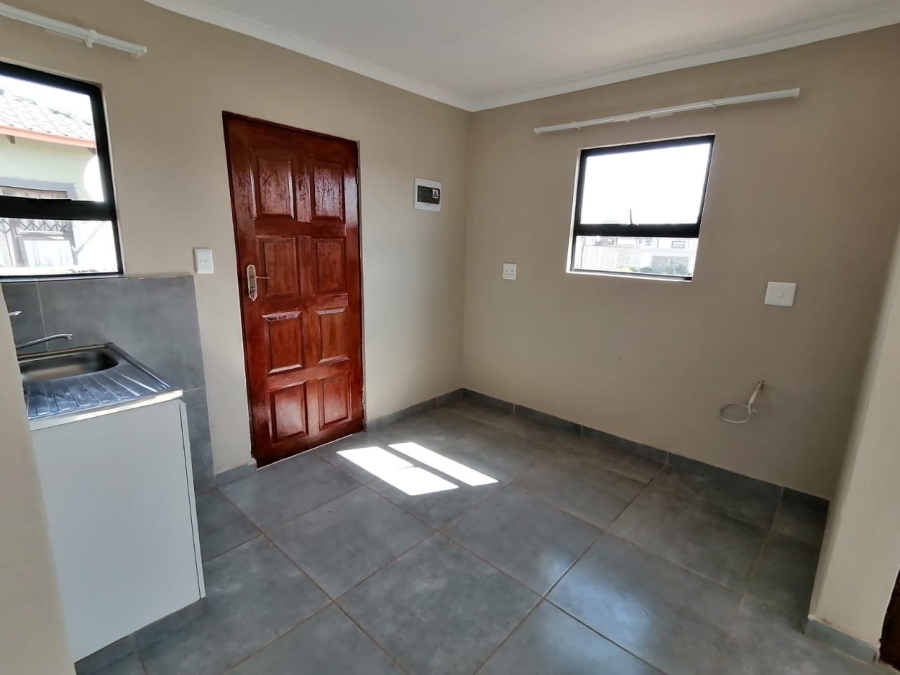 To Let 2 Bedroom Property for Rent in Crystal Park Gauteng