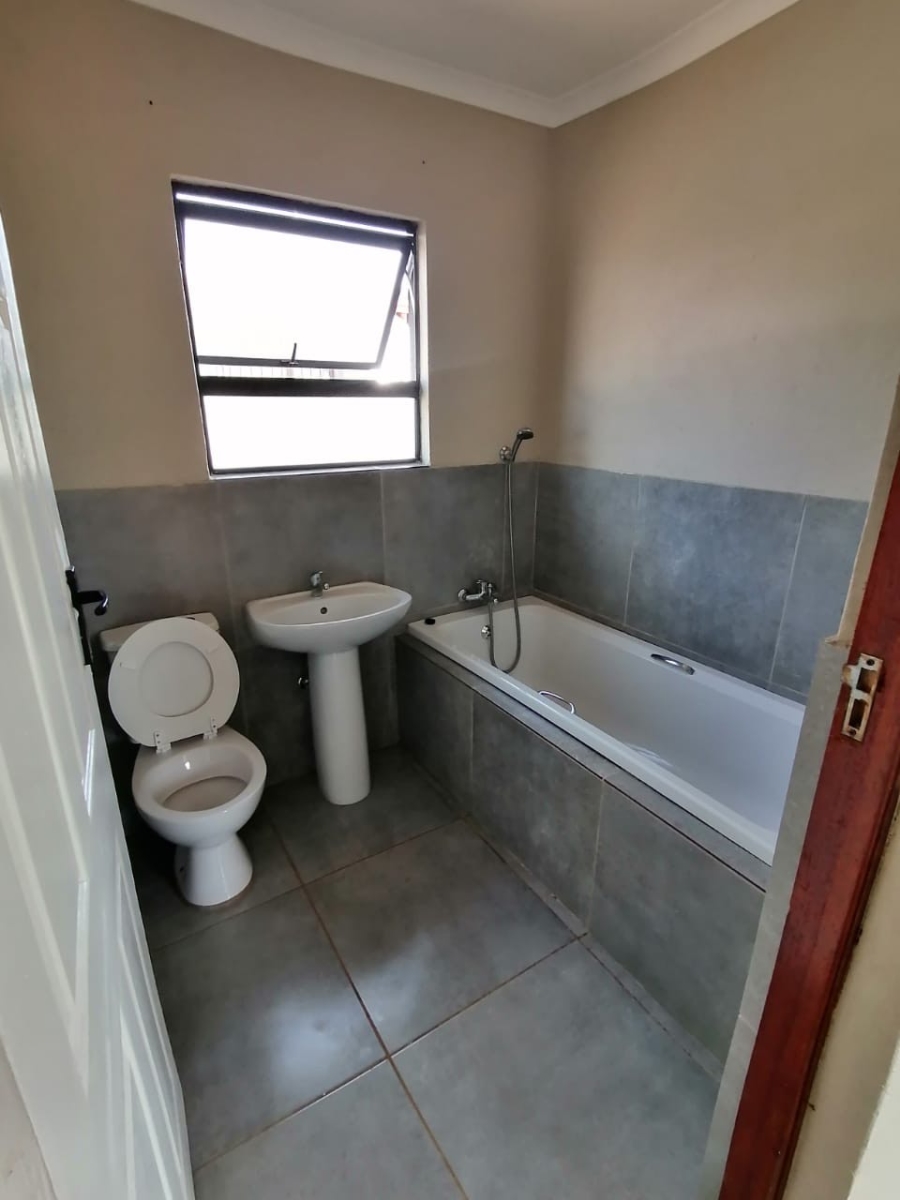 To Let 2 Bedroom Property for Rent in Crystal Park Gauteng