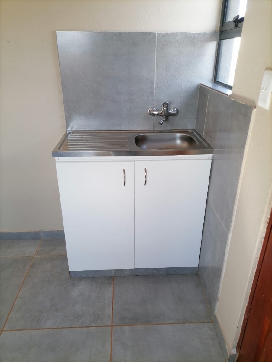 To Let 2 Bedroom Property for Rent in Crystal Park Gauteng