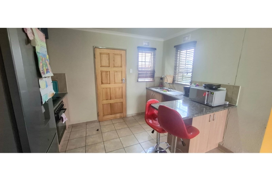 To Let 4 Bedroom Property for Rent in Leopard