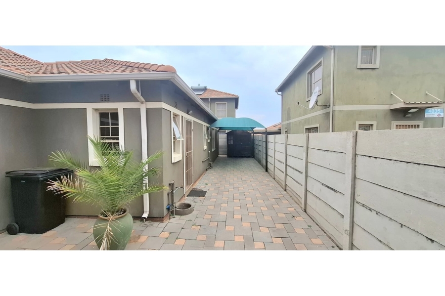To Let 4 Bedroom Property for Rent in Leopard
