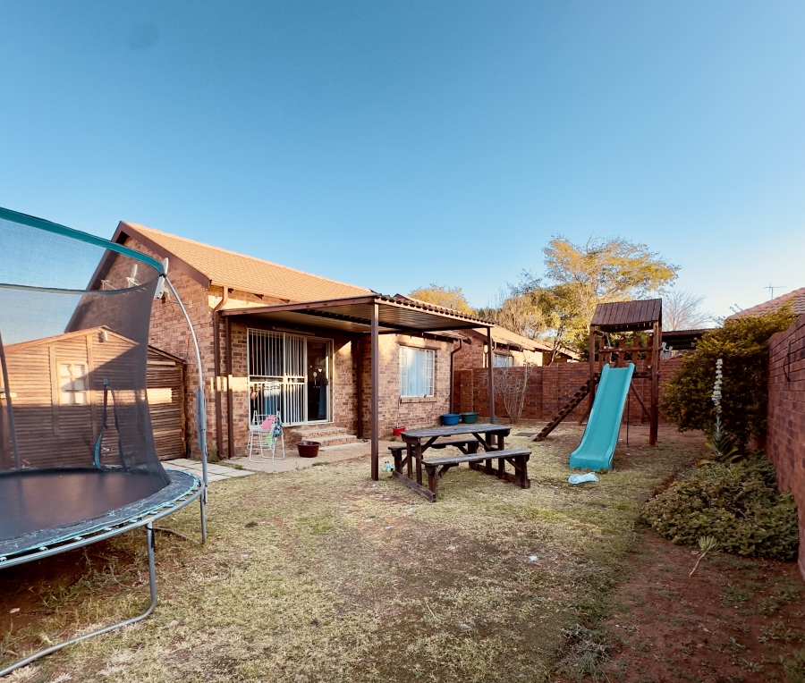 2 Bedroom Property for Sale in Noordwyk Gauteng
