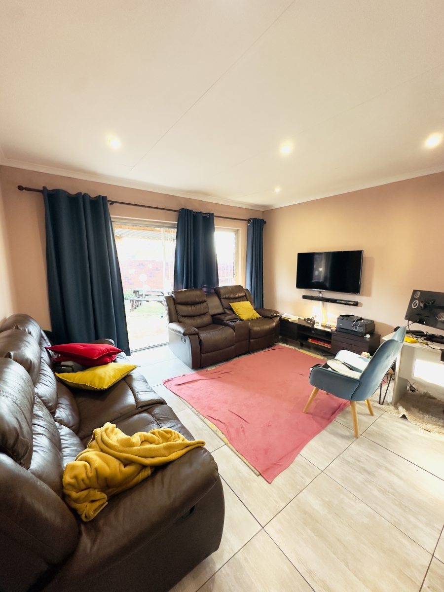 2 Bedroom Property for Sale in Noordwyk Gauteng