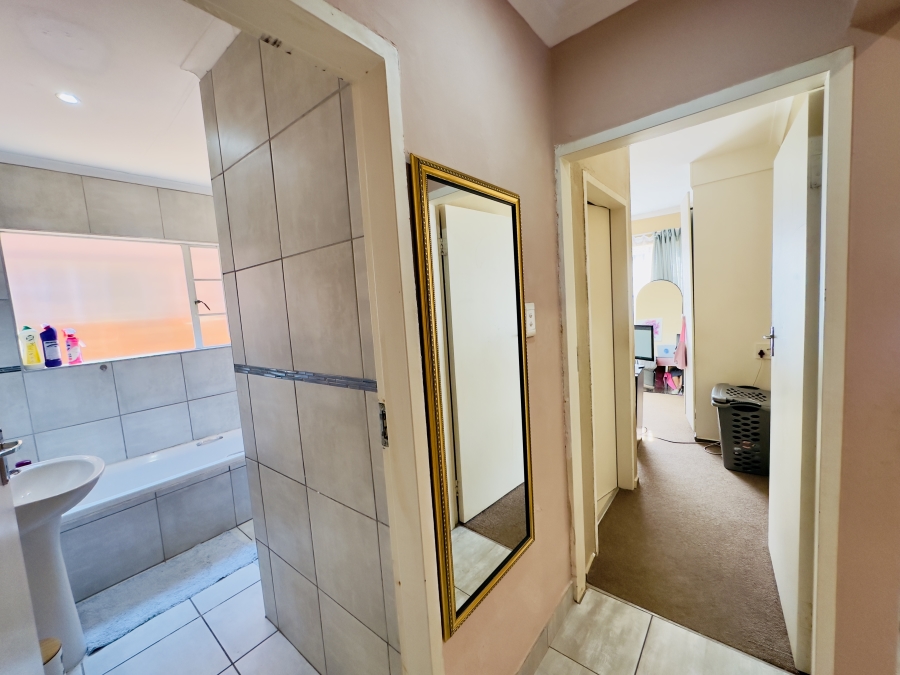 2 Bedroom Property for Sale in Noordwyk Gauteng