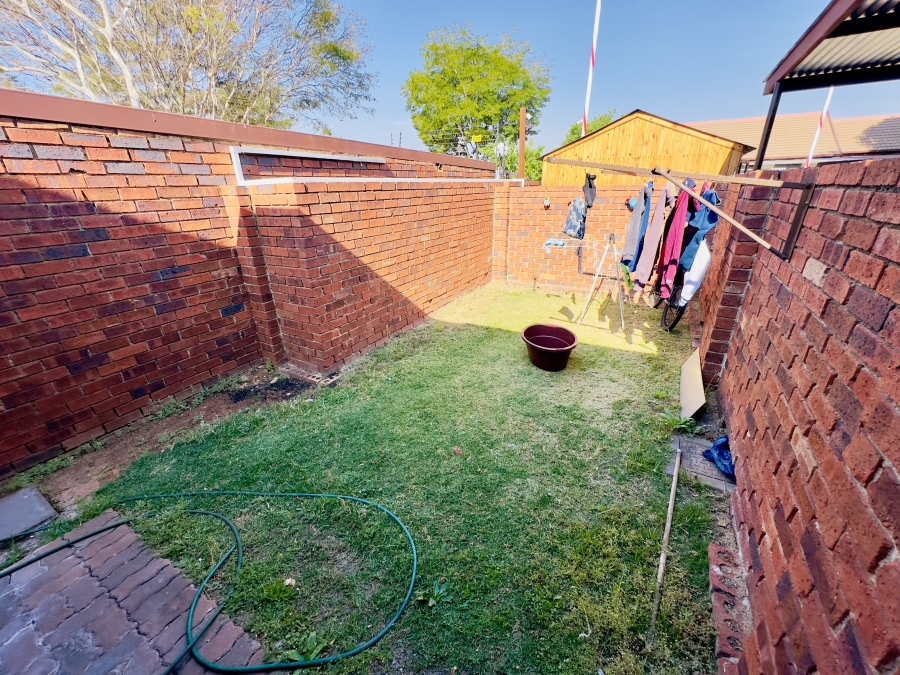 2 Bedroom Property for Sale in Noordwyk Gauteng