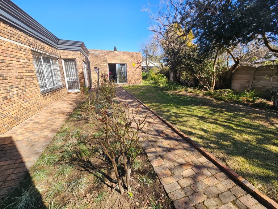 4 Bedroom Property for Sale in Brackenhurst Gauteng