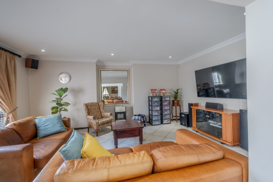5 Bedroom Property for Sale in Waterkloof Ridge Gauteng