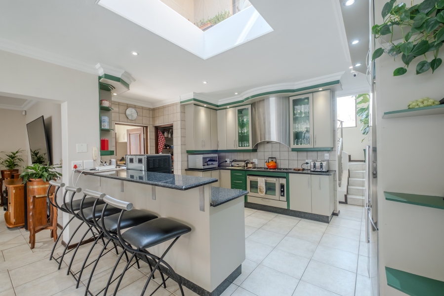 5 Bedroom Property for Sale in Waterkloof Ridge Gauteng