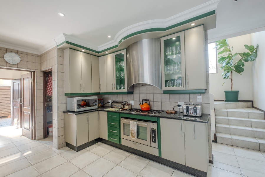 5 Bedroom Property for Sale in Waterkloof Ridge Gauteng