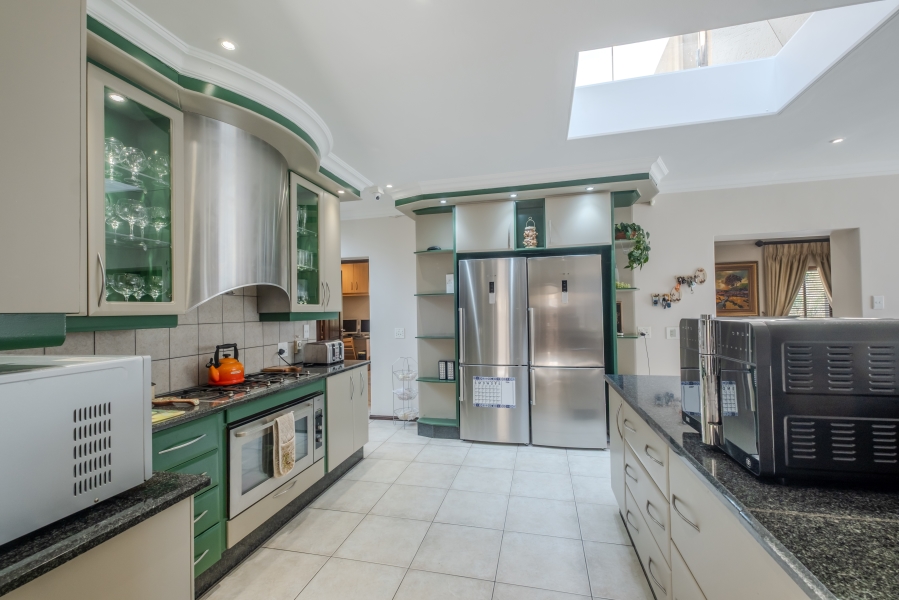 5 Bedroom Property for Sale in Waterkloof Ridge Gauteng