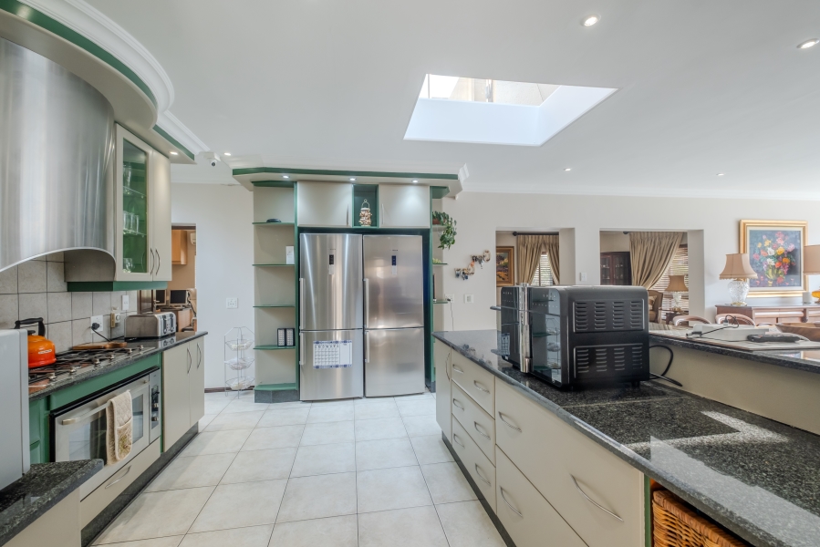 5 Bedroom Property for Sale in Waterkloof Ridge Gauteng