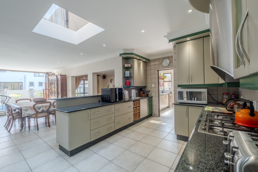 5 Bedroom Property for Sale in Waterkloof Ridge Gauteng