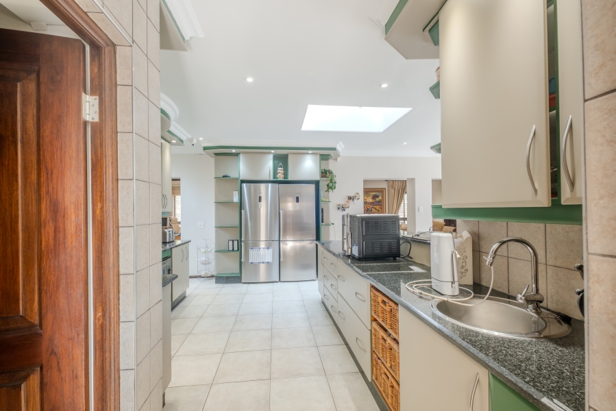 5 Bedroom Property for Sale in Waterkloof Ridge Gauteng