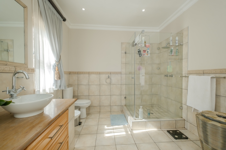 5 Bedroom Property for Sale in Waterkloof Ridge Gauteng