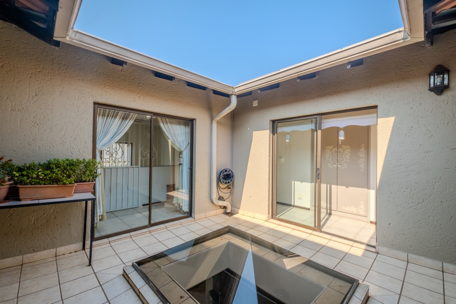 5 Bedroom Property for Sale in Waterkloof Ridge Gauteng