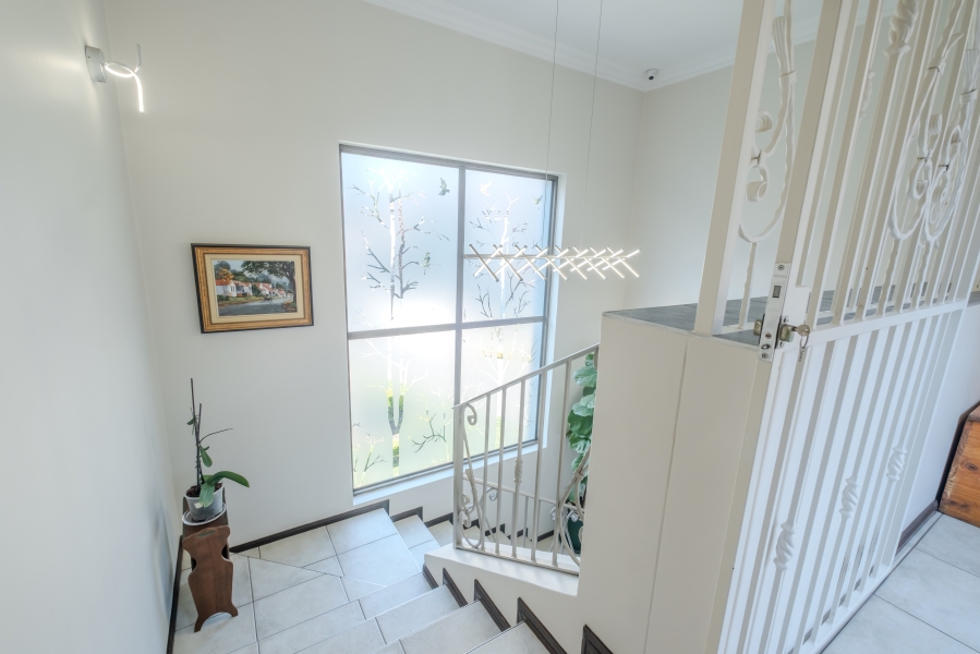 5 Bedroom Property for Sale in Waterkloof Ridge Gauteng
