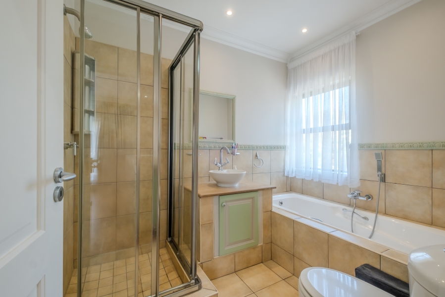 5 Bedroom Property for Sale in Waterkloof Ridge Gauteng