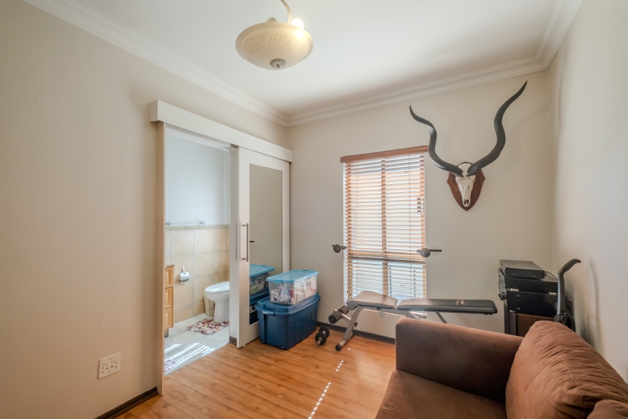 5 Bedroom Property for Sale in Waterkloof Ridge Gauteng