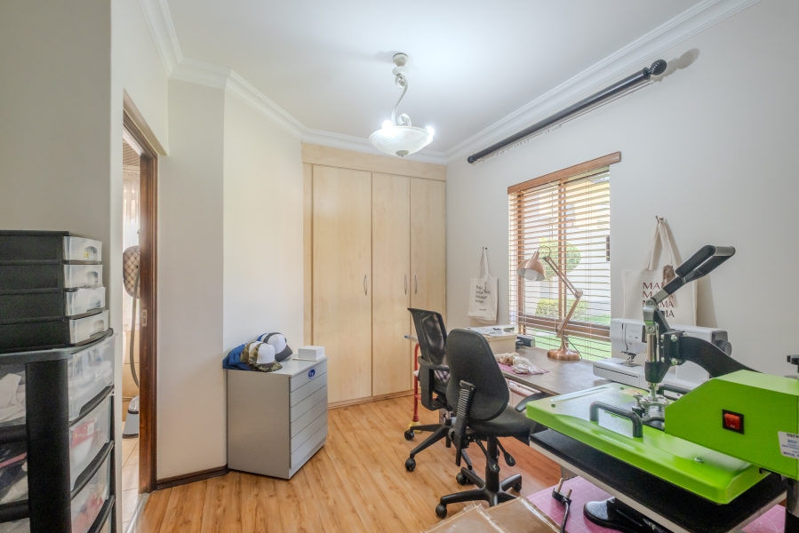 5 Bedroom Property for Sale in Waterkloof Ridge Gauteng