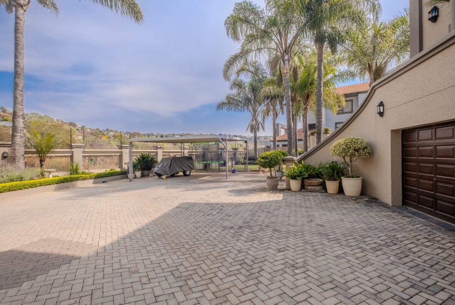 5 Bedroom Property for Sale in Waterkloof Ridge Gauteng