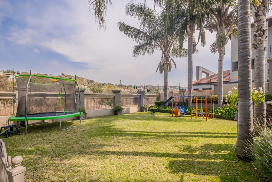 5 Bedroom Property for Sale in Waterkloof Ridge Gauteng