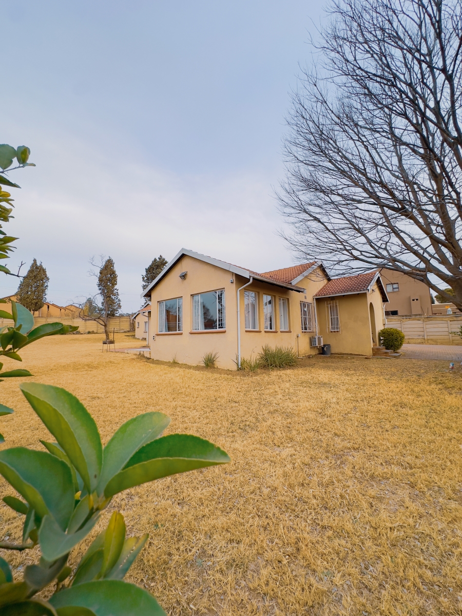 3 Bedroom Property for Sale in Vorna Valley Gauteng